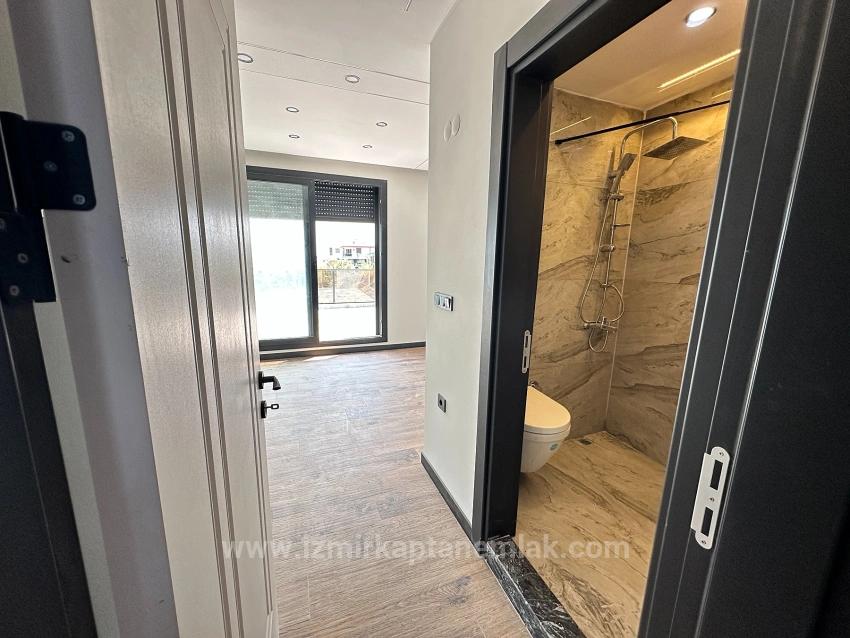 Independent, Quality New 4+1 Villa For Sale Within 287M2 In Seferihisar Doğanbey