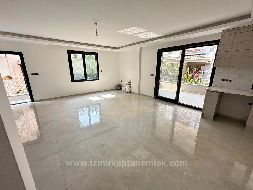 Large Brand New 5+1 Villa For Sale In Seferihisar Doğanbey Center