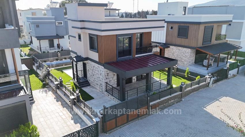 300M2 Gross Large 3+1 Villa With Independent Pool For Sale In Doğanbey