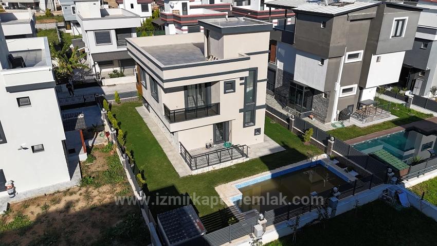 300M2 Gross Large 3+1 Villa With Independent Pool For Sale In Doğanbey