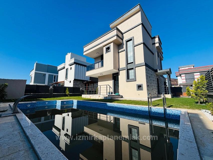 300M2 Gross Large 3+1 Villa With Independent Pool For Sale In Doğanbey