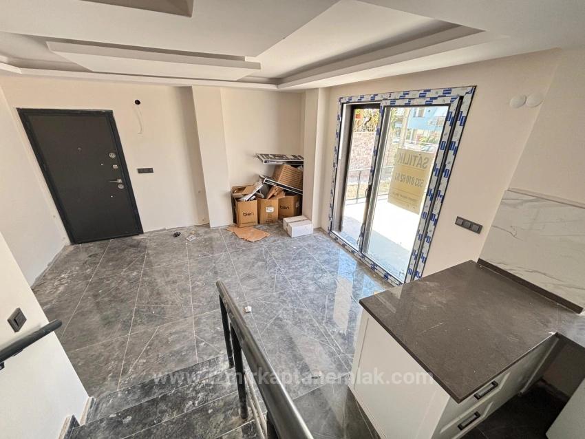 2+1 Villa For Sale With A Large Garden, 500 Meters From The Beach In Seferihisar Ürkmez