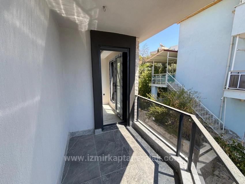 2+1 Villa For Sale With A Large Garden, 500 Meters From The Beach In Seferihisar Ürkmez