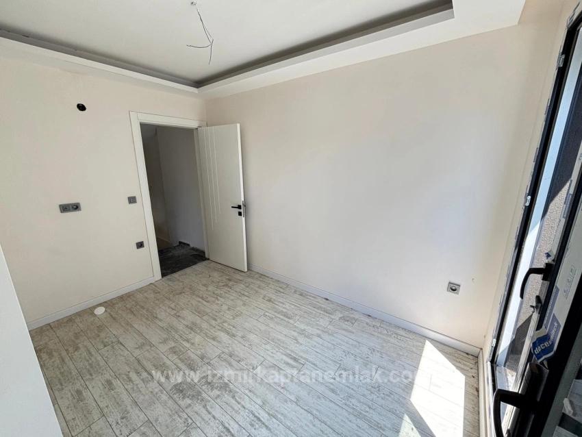 2+1 Villa For Sale With A Large Garden, 500 Meters From The Beach In Seferihisar Ürkmez