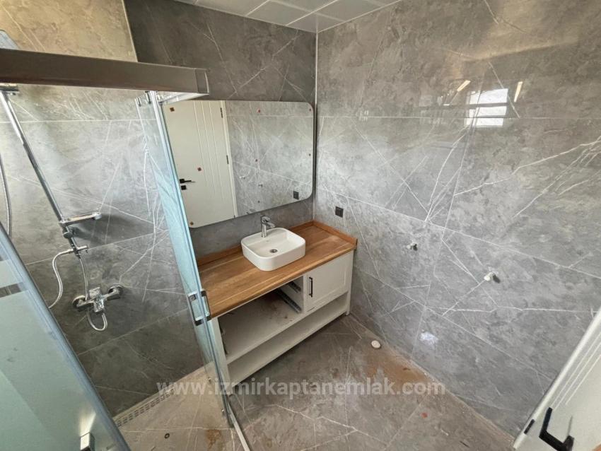 2+1 Villa For Sale With A Large Garden, 500 Meters From The Beach In Seferihisar Ürkmez