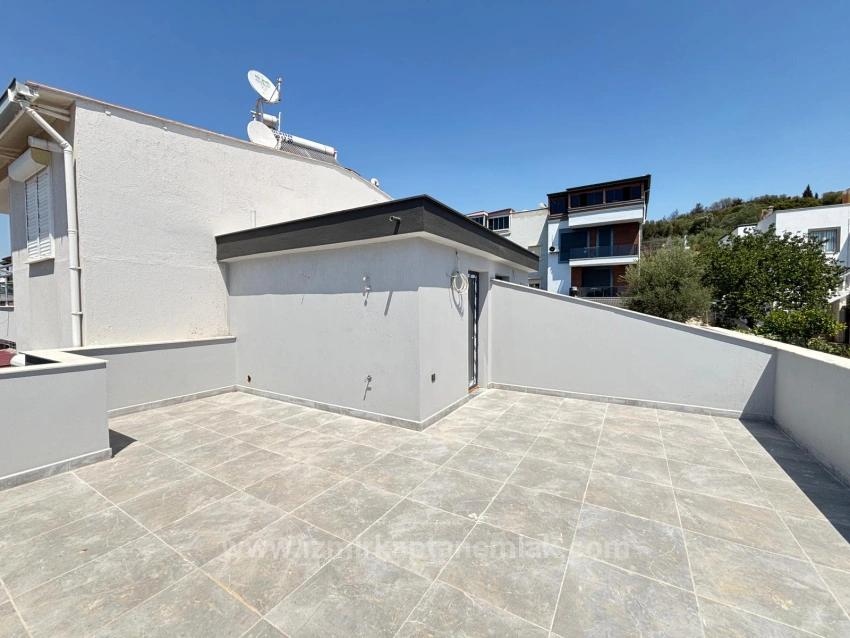 2+1 Villa For Sale With A Large Garden, 500 Meters From The Beach In Seferihisar Ürkmez