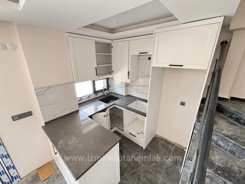 2+1 Villa For Sale In Seferihisar Ürkmez, 500M From The Beach, Suitable For Loans