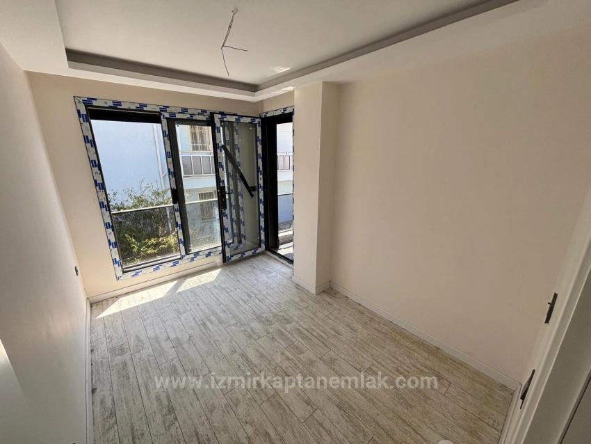 2+1 Villa For Sale In Seferihisar Ürkmez, 500M From The Beach, Suitable For Loans