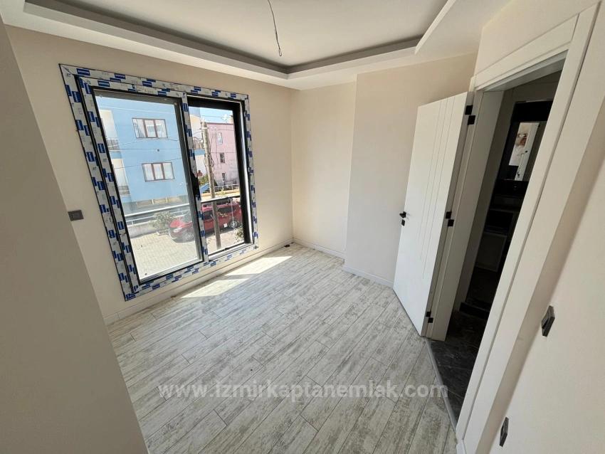 2+1 Villa For Sale In Seferihisar Ürkmez, 500M From The Beach, Suitable For Loans