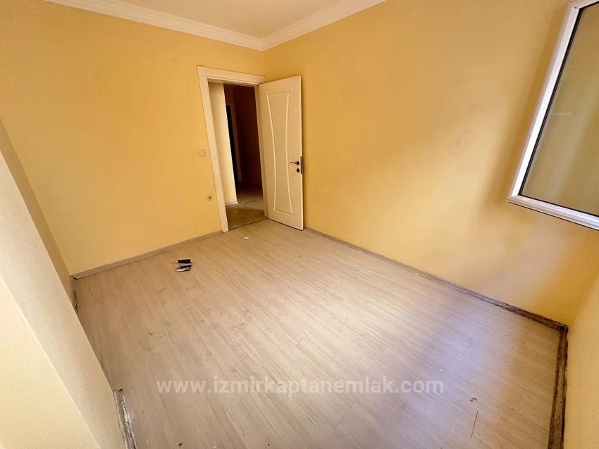 2+1 Apartment For Sale In Seferihisar Ürkmez, Centrally Located 150M From The Beach