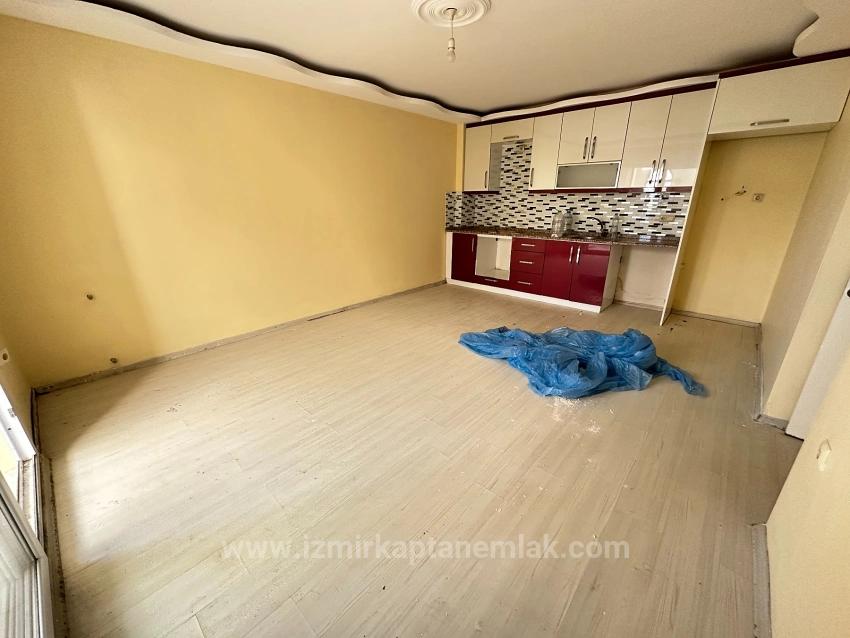 2+1 Apartment For Sale In Seferihisar Ürkmez, Centrally Located 150M From The Beach