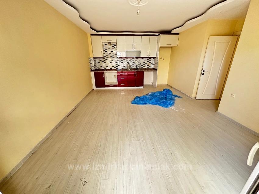 2+1 Apartment For Sale In Seferihisar Ürkmez, Centrally Located 150M From The Beach