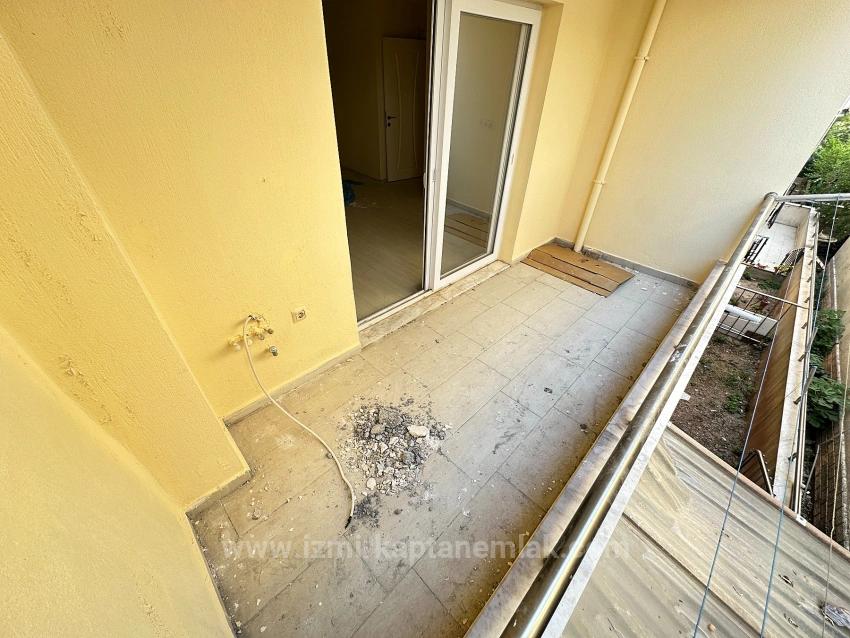 2+1 Apartment For Sale In Seferihisar Ürkmez, Centrally Located 150M From The Beach