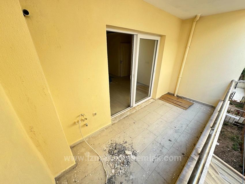 2+1 Apartment For Sale In Seferihisar Ürkmez, Centrally Located 150M From The Beach