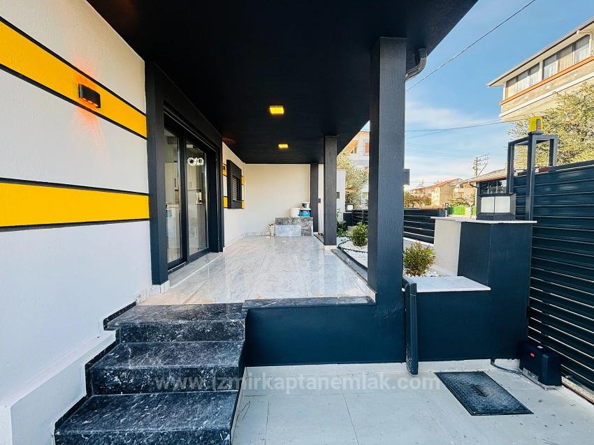 210M2 Independent Luxury Garden 3+1 Villa For Sale In Seferihisar Doğanbey