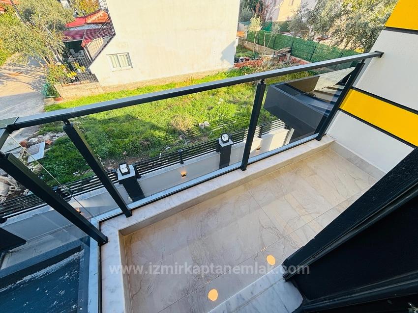 210M2 Independent Luxury Garden 3+1 Villa For Sale In Seferihisar Doğanbey