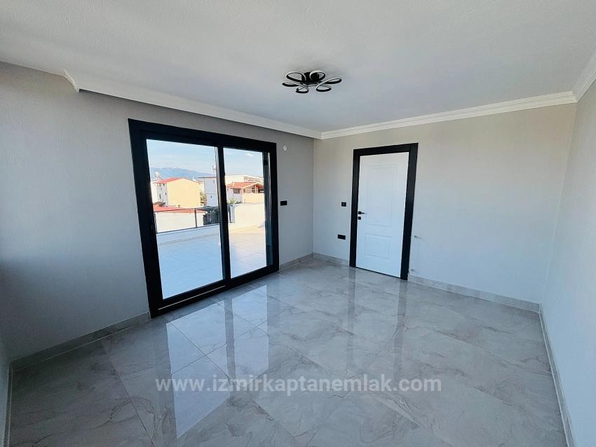 210M2 Independent Luxury Garden 3+1 Villa For Sale In Seferihisar Doğanbey