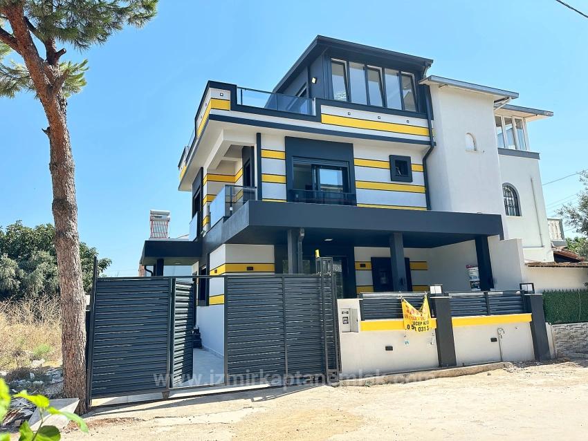 210M2 Independent Luxury Garden 3+1 Villa For Sale In Seferihisar Doğanbey
