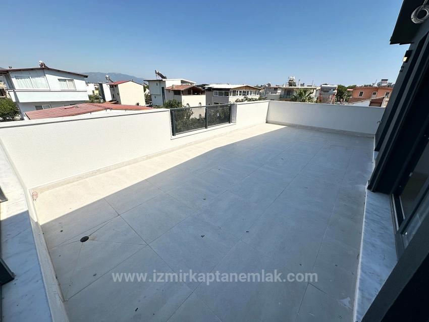 210M2 Independent Luxury Garden 3+1 Villa For Sale In Seferihisar Doğanbey