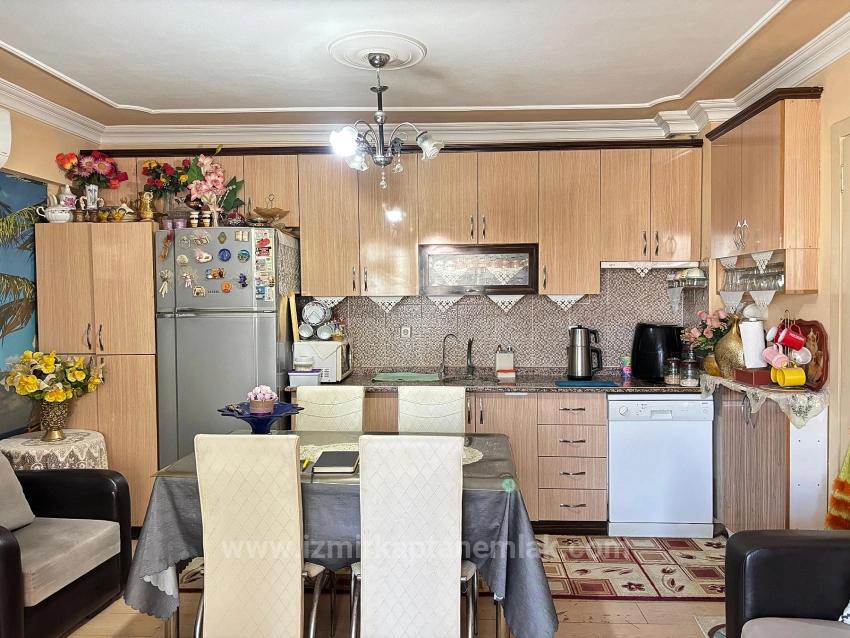 2+1 Apartment For Sale In Seferihisar Ürkmez Center, 150 M From The Beach