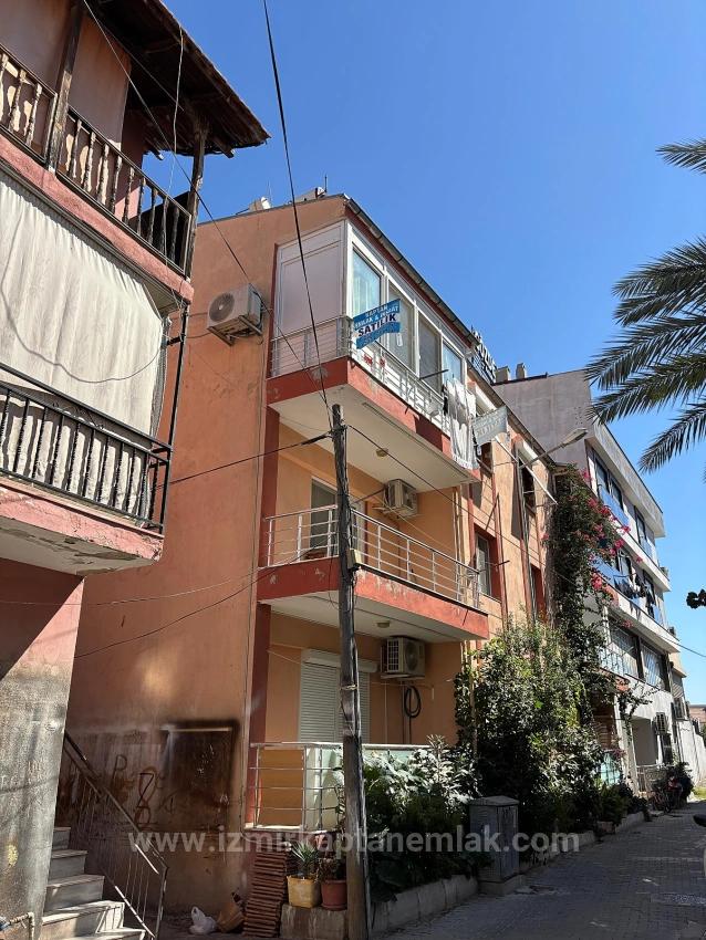 2+1 Apartment For Sale In Seferihisar Ürkmez Center, 150 M From The Beach