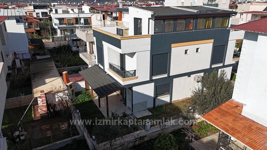 3+1 Villa With Large Garden For Sale In Seferihisar Doğanbey