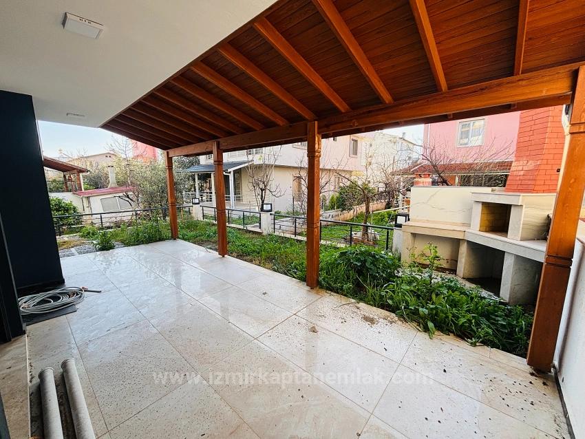 3+1 Villa With Large Garden For Sale In Seferihisar Doğanbey