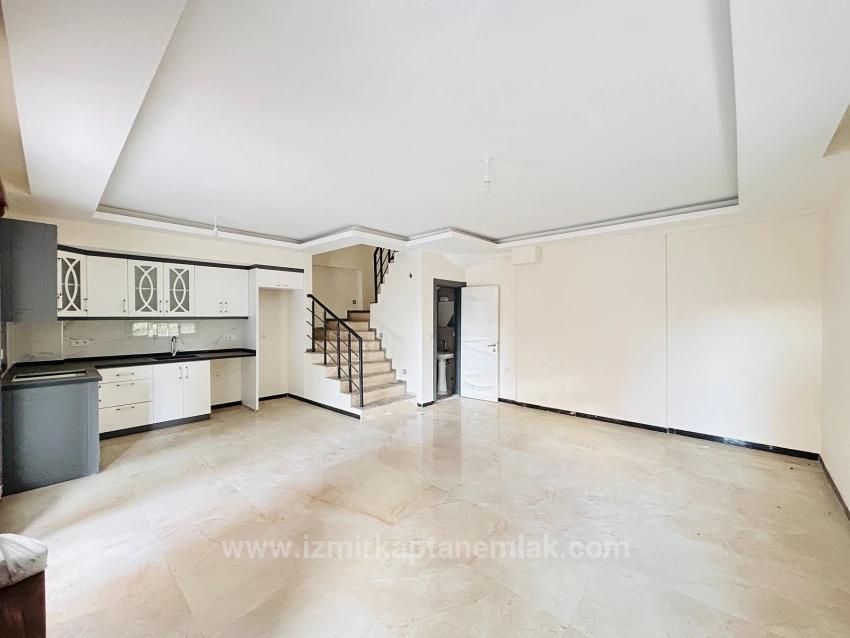 3+1 Villa With Large Garden For Sale In Seferihisar Doğanbey