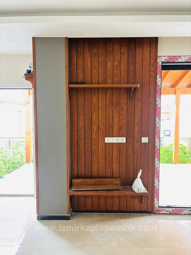 3+1 Villa With Large Garden For Sale In Seferihisar Doğanbey