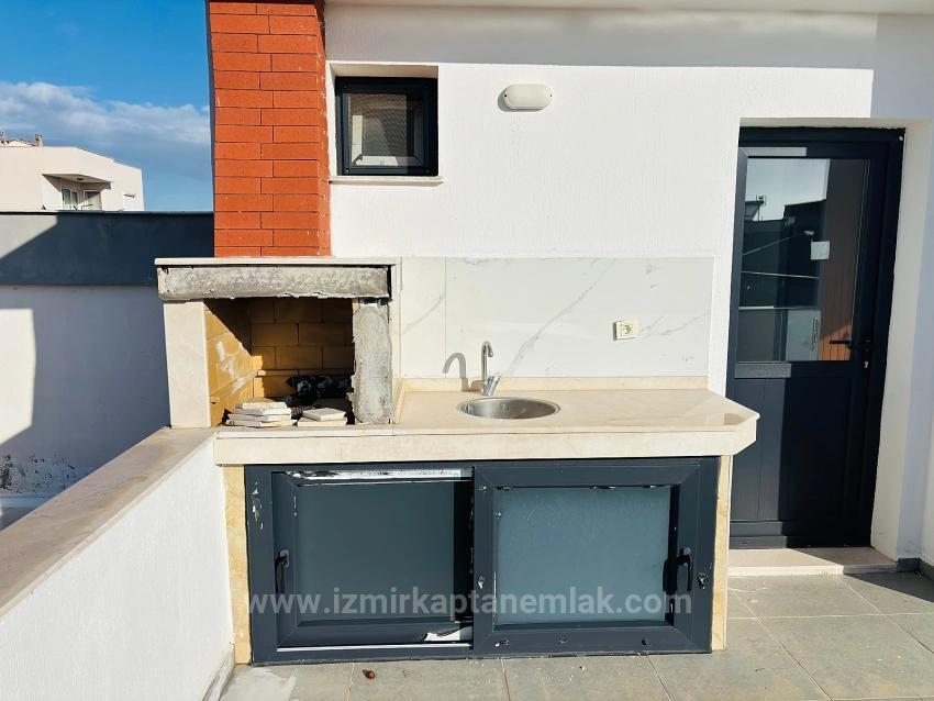 3+1 Villa With Large Garden For Sale In Seferihisar Doğanbey