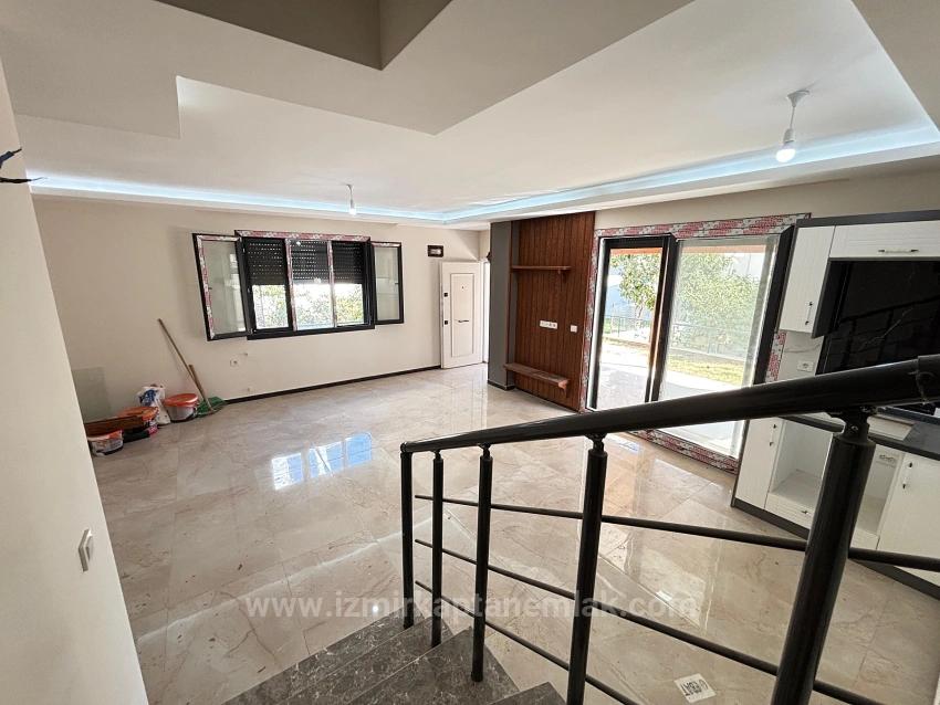 3+1 Villa With Large Garden For Sale In Seferihisar Doğanbey