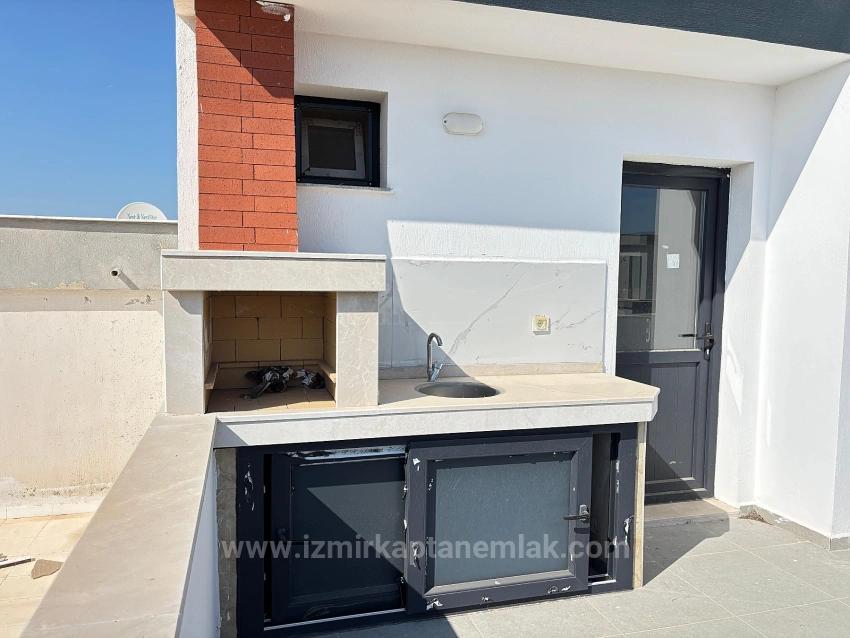 3+1 Villa With Large Garden For Sale In Seferihisar Doğanbey