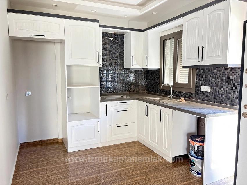 3+1 Villa For Sale In Menderes Özdere, 500 Meters From The Beach, With Parking And Large Garden