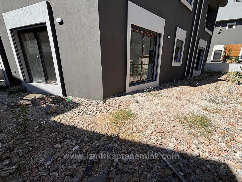 Spacious 3+1 Villa For Sale With Detached Entry In Menderes Özdere