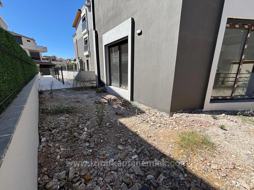 Spacious 3+1 Villa For Sale With Detached Entry In Menderes Özdere