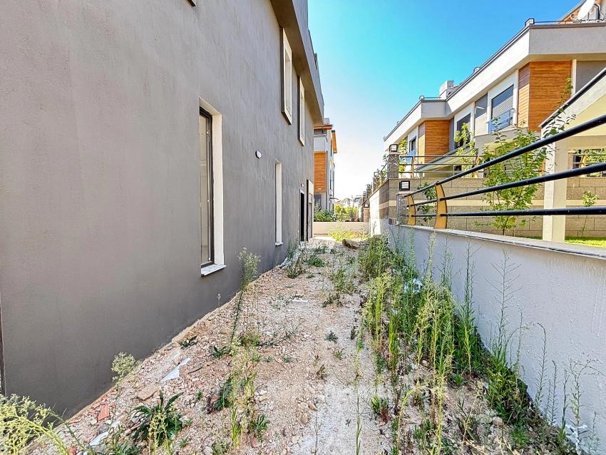 Spacious 3+1 Villa For Sale With Detached Entry In Menderes Özdere