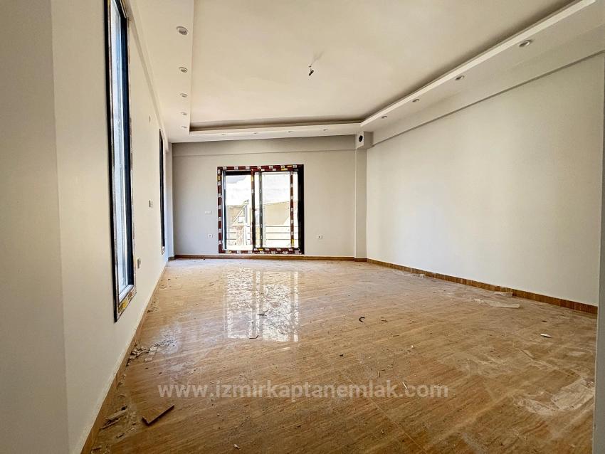 Spacious 3+1 Villa For Sale With Detached Entry In Menderes Özdere