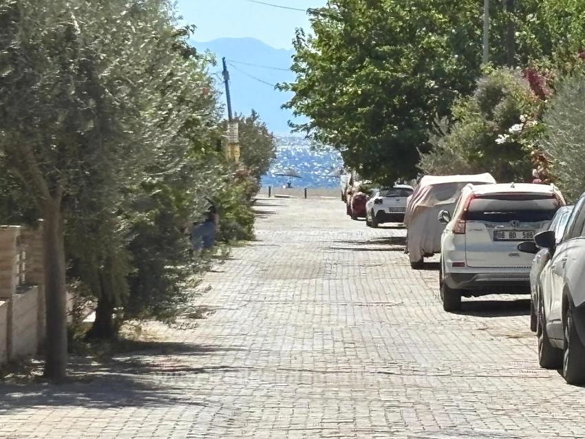 2+1 Villa For Sale In Menderes Özdere, 100 Meters From The Beach, With A Large Garden