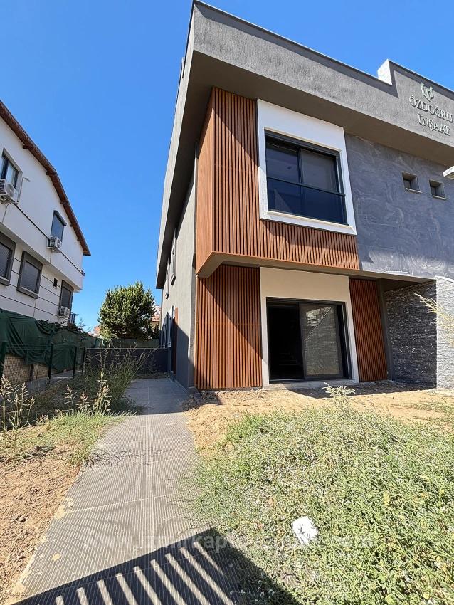 2+1 Villa For Sale In Menderes Özdere, 100 Meters From The Beach, With A Large Garden