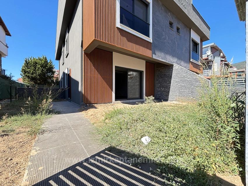 2+1 Villa For Sale In Menderes Özdere, 100 Meters From The Beach, With A Large Garden