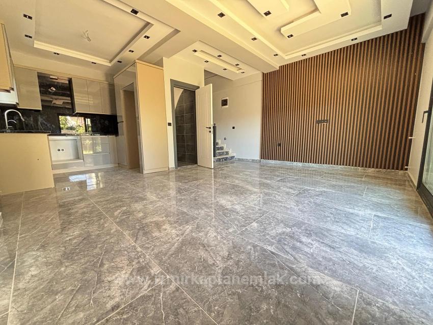 2+1 Villa For Sale In Menderes Özdere, 100 Meters From The Beach, With A Large Garden