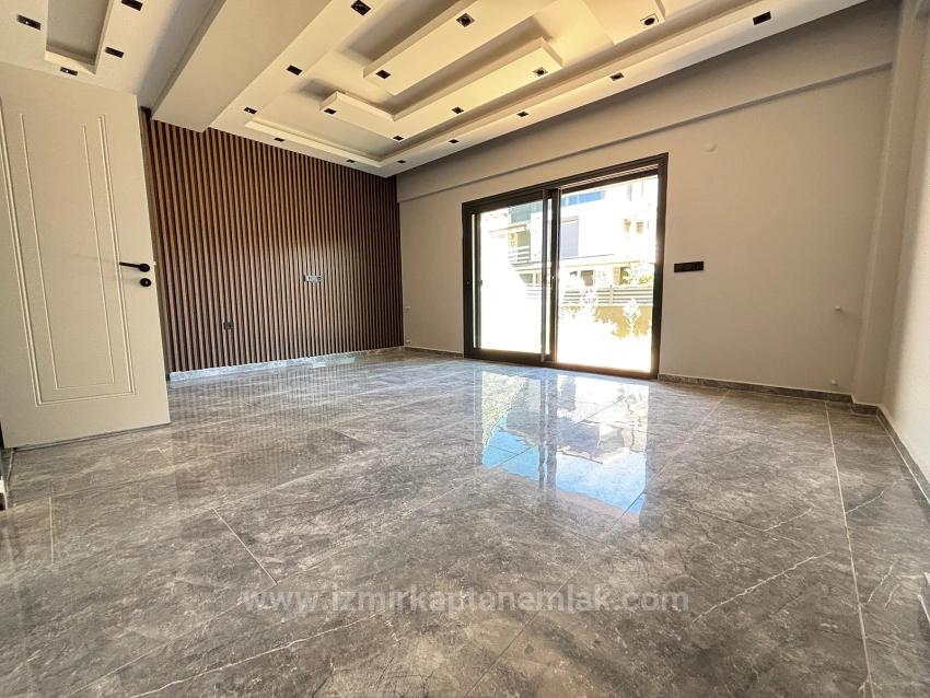 2+1 Villa For Sale In Menderes Özdere, 100 Meters From The Beach, With A Large Garden