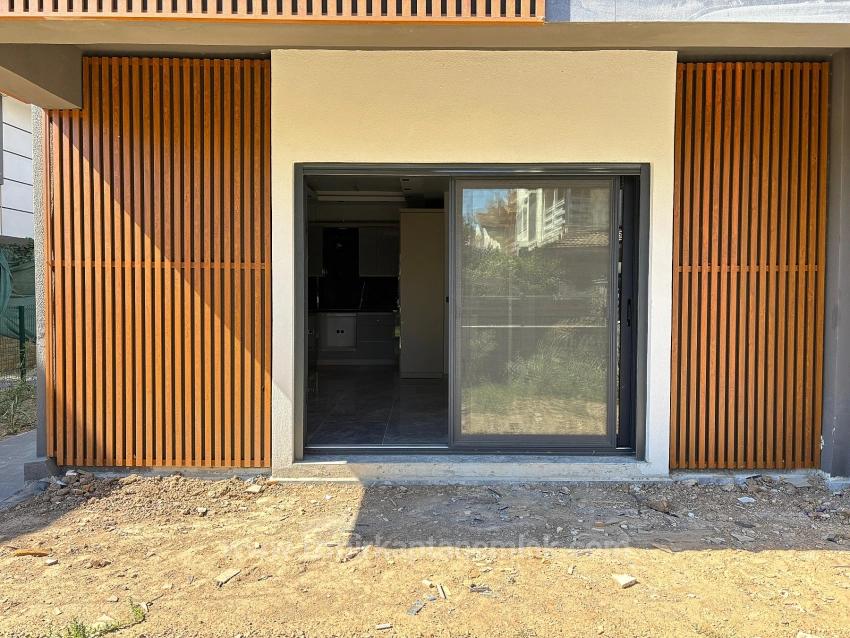 2+1 Villa For Sale In Menderes Özdere, 100 Meters From The Beach, With A Large Garden