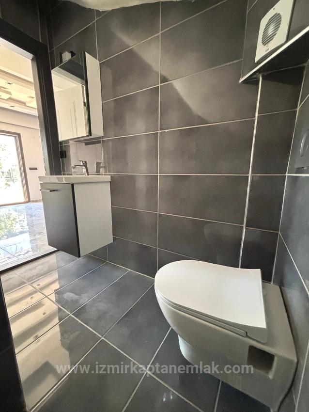 2+1 Villa For Sale In Menderes Özdere, 100 Meters From The Beach, With A Large Garden