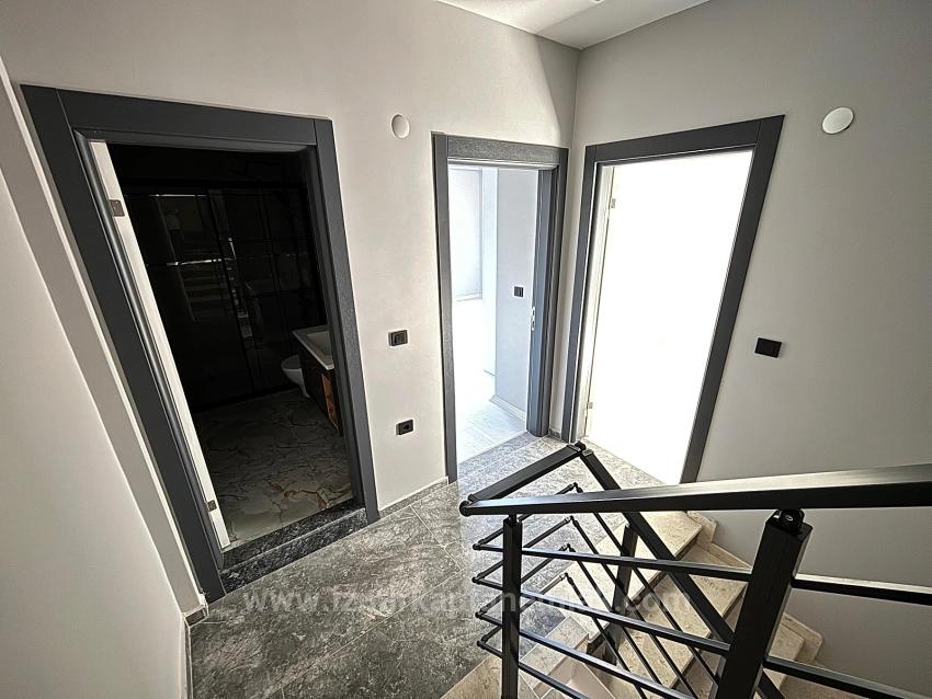 2+1 Villa For Sale In Menderes Özdere, 100 Meters From The Beach, With A Large Garden