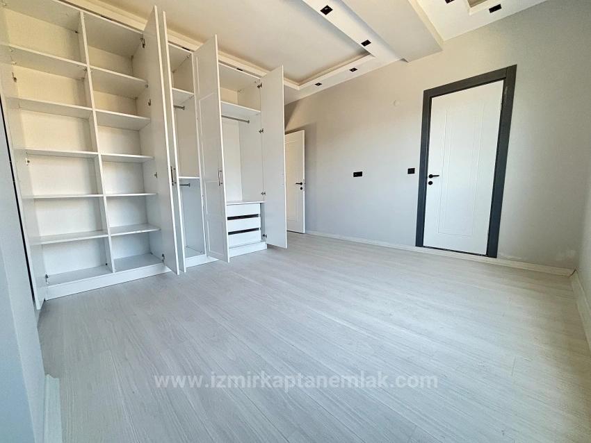 2+1 Villa For Sale In Menderes Özdere, 100 Meters From The Beach, With A Large Garden