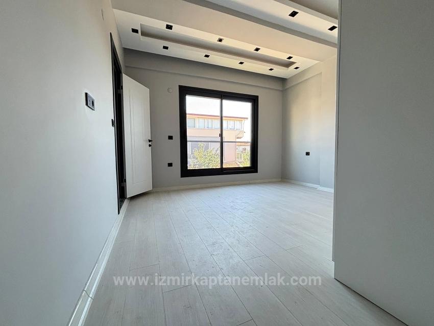 2+1 Villa For Sale In Menderes Özdere, 100 Meters From The Beach, With A Large Garden