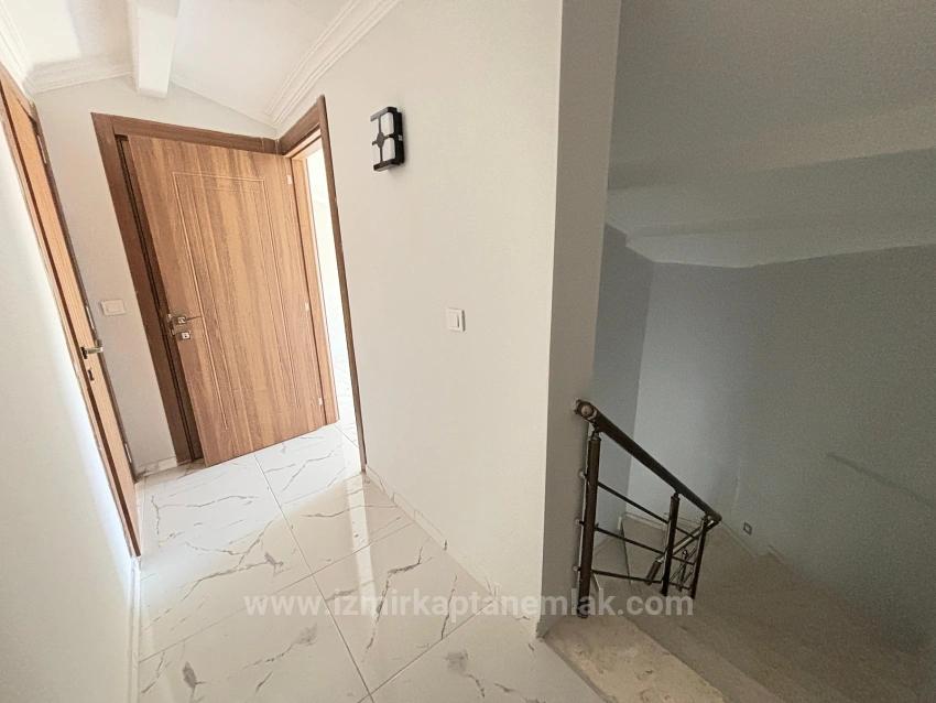 Brand New 4+1 Triplex For Sale In Menderes Özdere, 50 M From The Beach With A Large Garden