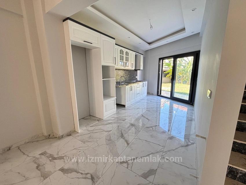 Brand New 4+1 Triplex For Sale In Menderes Özdere, 50 M From The Beach With A Large Garden