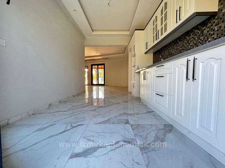 Brand New 4+1 Triplex For Sale In Menderes Özdere, 50 M From The Beach With A Large Garden